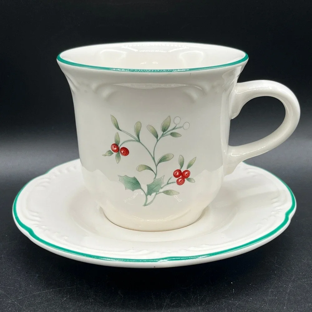 Pfaltzgraff Winterberry Cup Saucer Set 4 Christmas Holiday Stoneware USA As Is